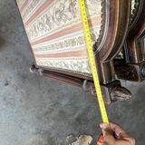 Antique Louis XVI style daybed in carved wood and patterned fabric