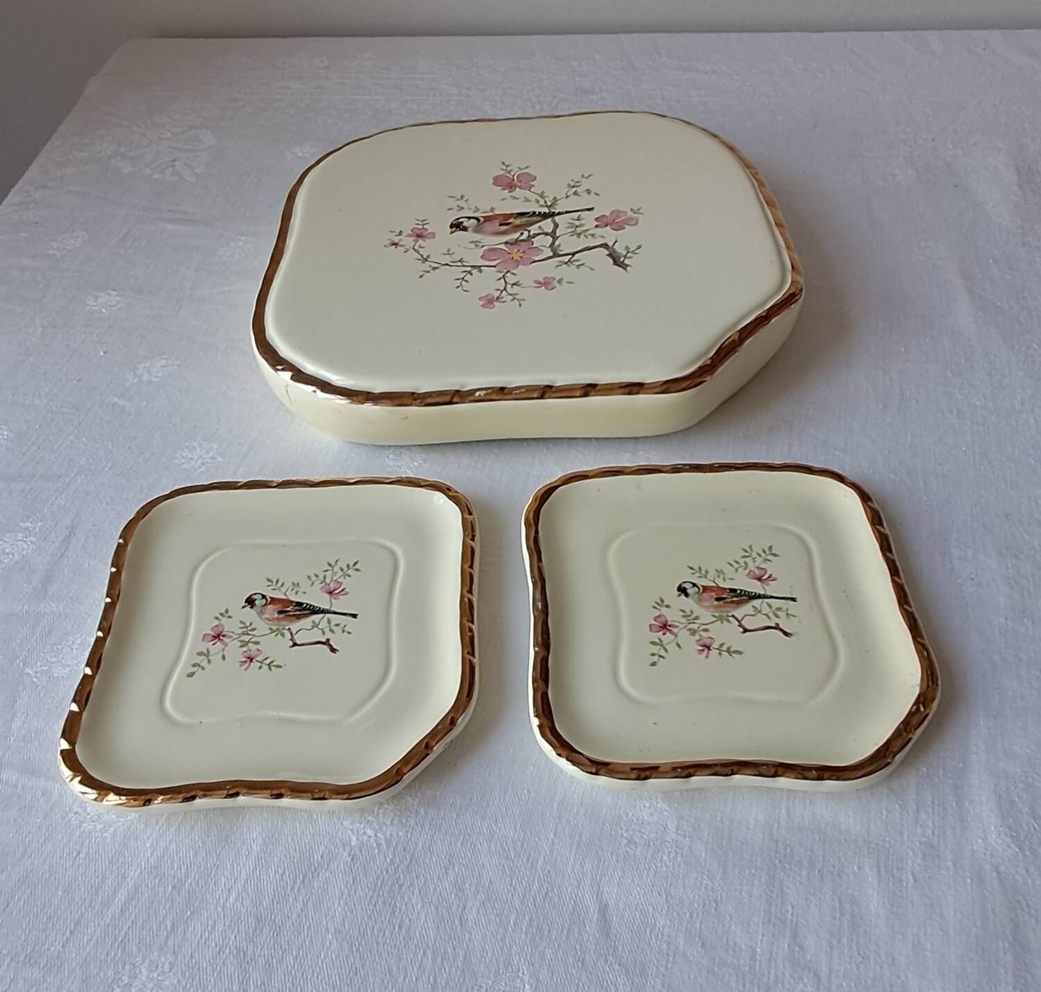 Trivet and bottle holder Salin, 1950s. Bird on branch.