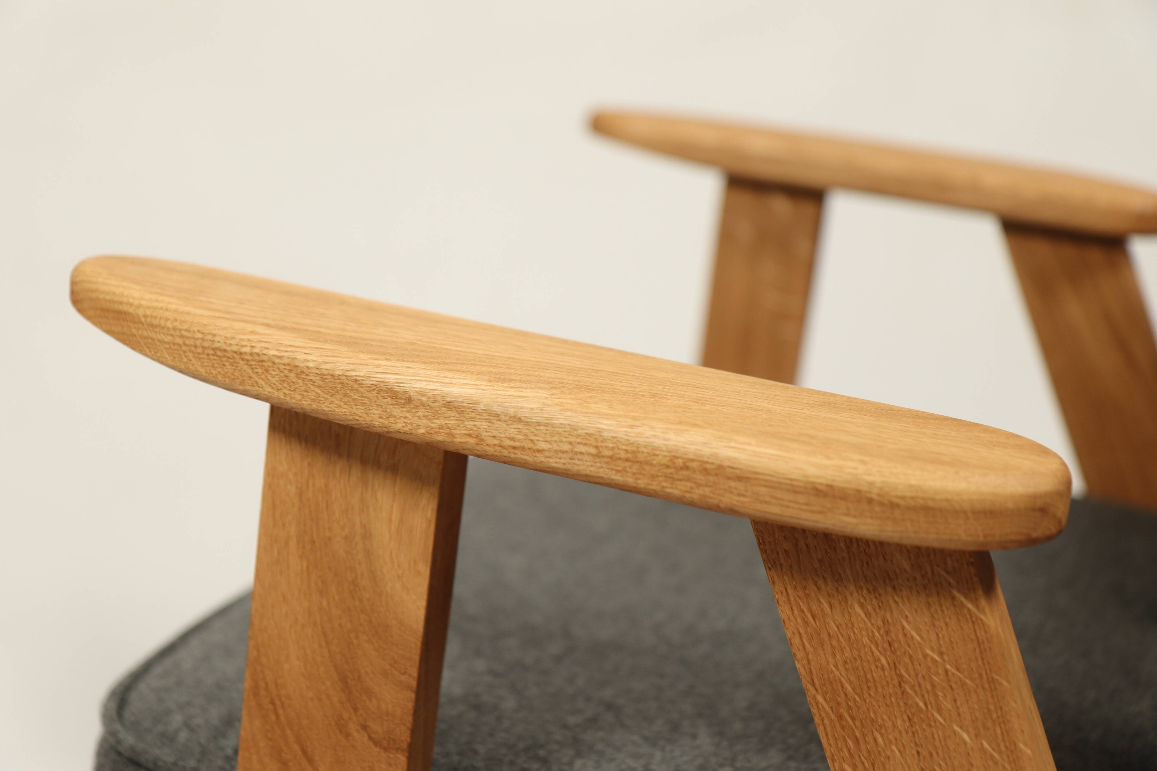 Fauteuil du milieu du siècle, revêtement en laine grise, bois de chêne, chaise longue de Style Vintage après rénovation