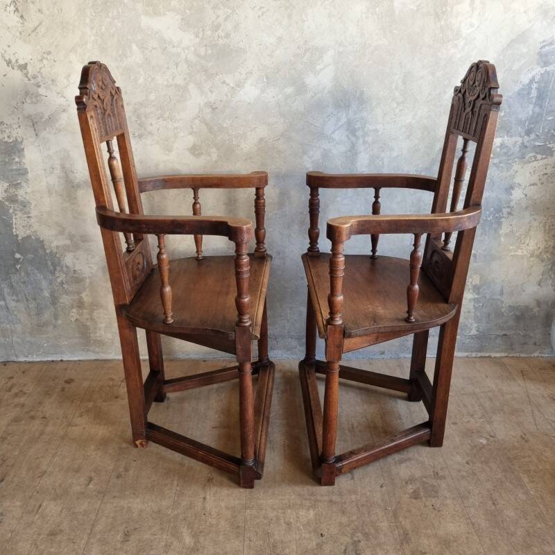 Chatting chairs