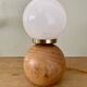 Lampe vintage opaline blanche et bois