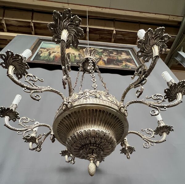 Grand lustre ancien rare en bronze massif argenté de style Empire 12 points lumineux.