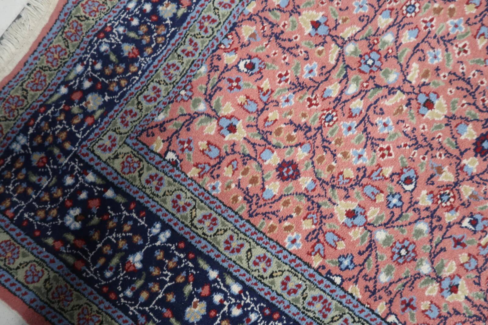Handmade vintage Indian Agra rug 121cm x 183cm 1960s