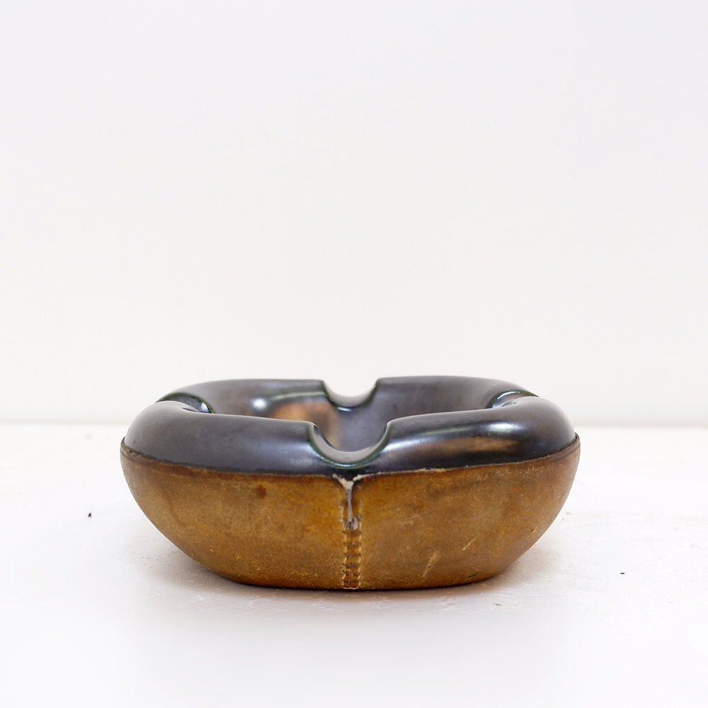 Longchamp mid-century ashtray in glazed ceramic and leather - France 1950s