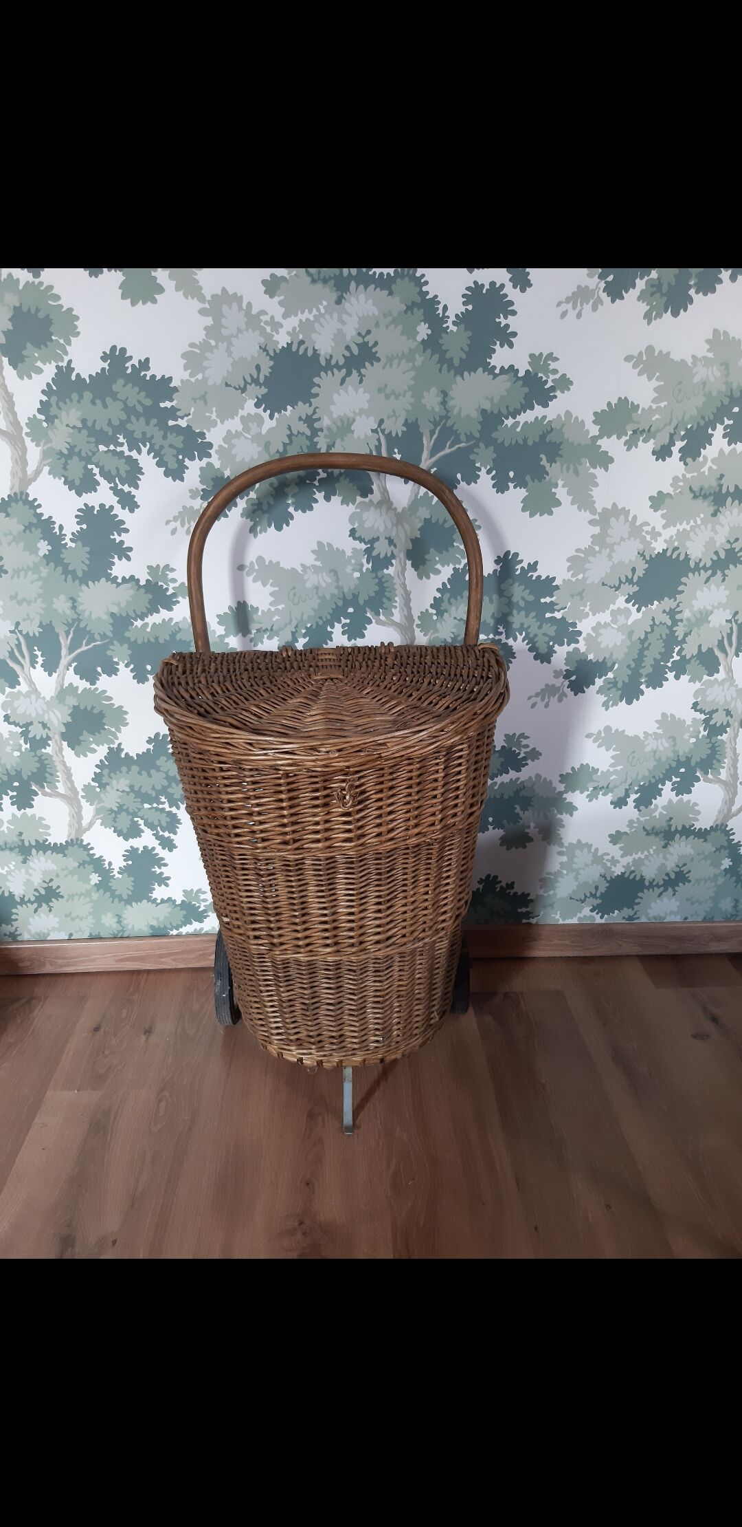 Wicker wheeled trolley