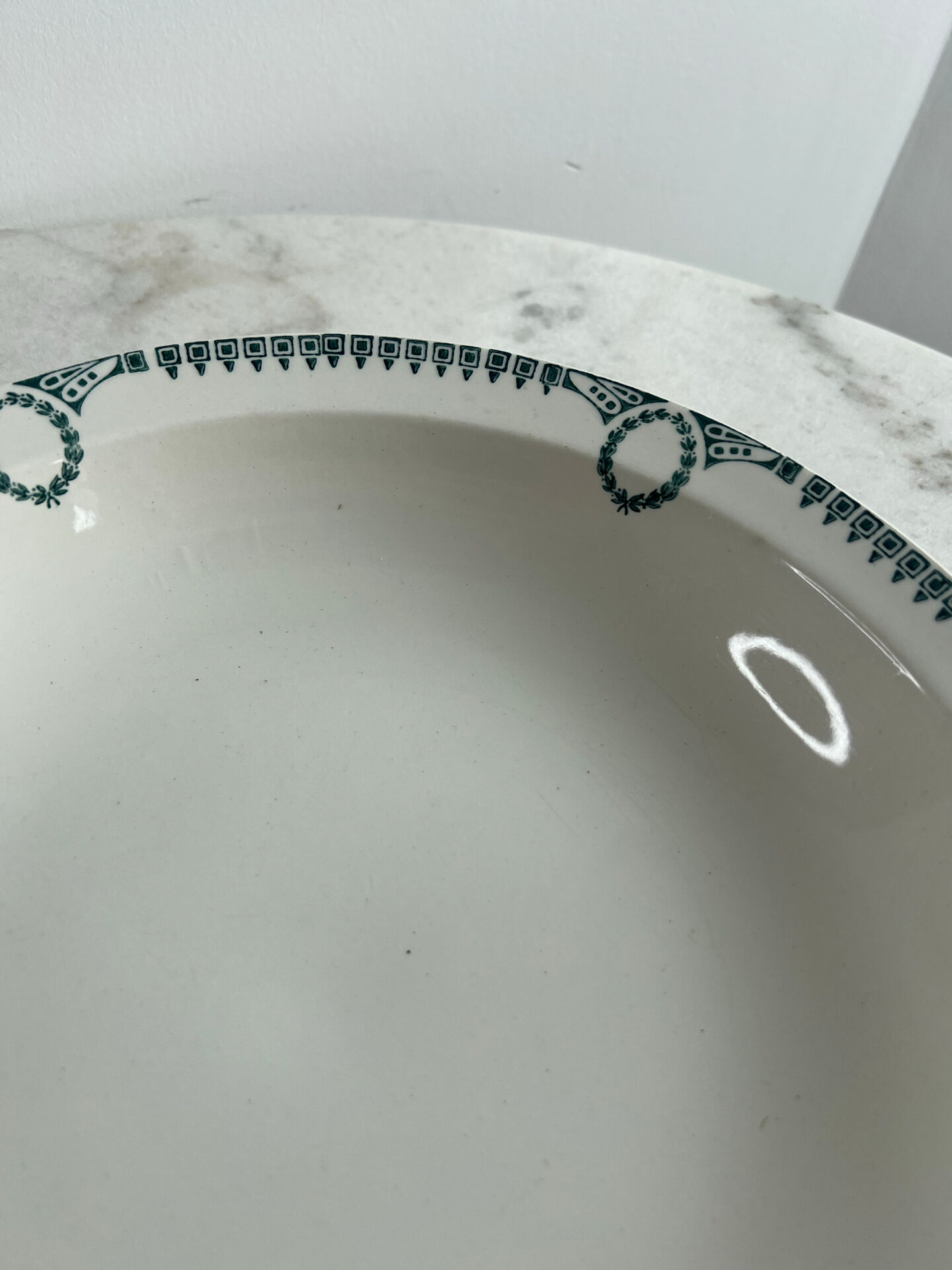 Shallow dish St Amand decorated with green crowns.