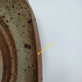 Plat à haut bord en grès pyrité par Charles Gaudry