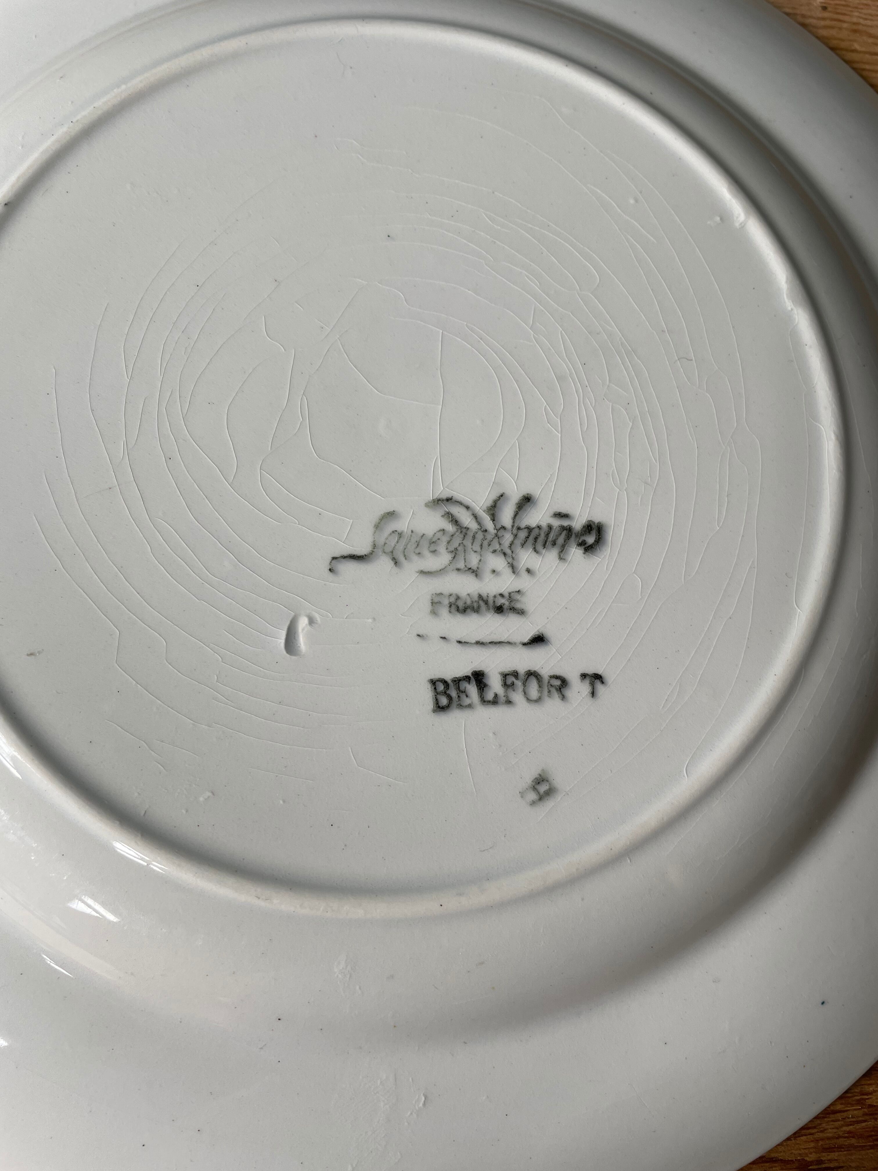 Set of two small flat plates, models Belfort, Sarreguemines