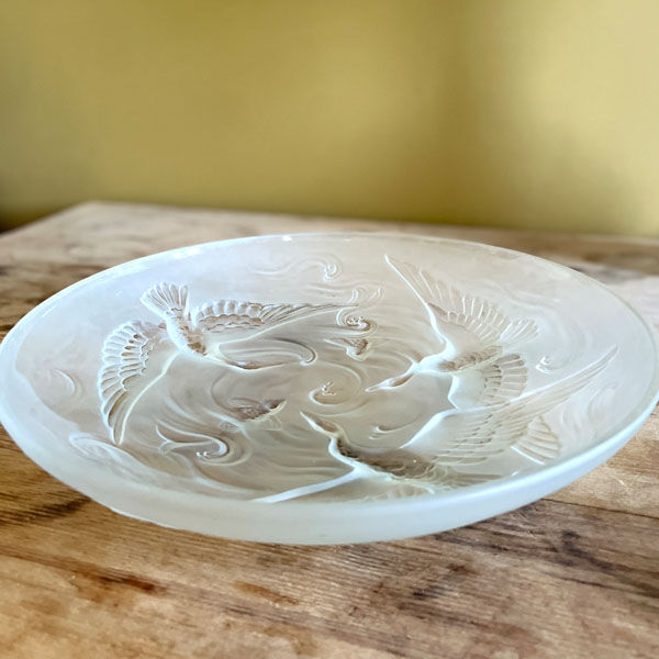 Large bird cup in frosted Art Deco glass, signed Verlys France