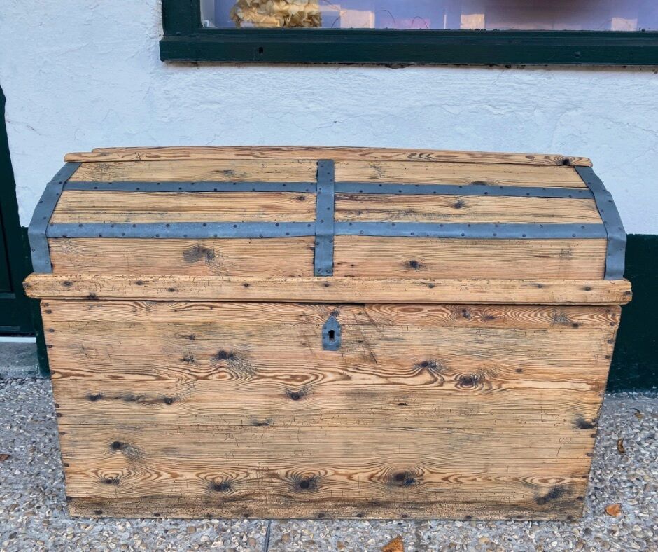 Old trunk restored in wood and zinc rounded top