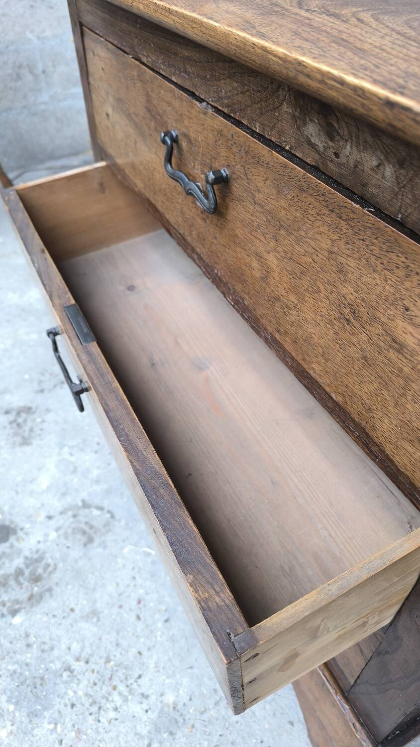 Rustic chest of drawers in solid oak 1950