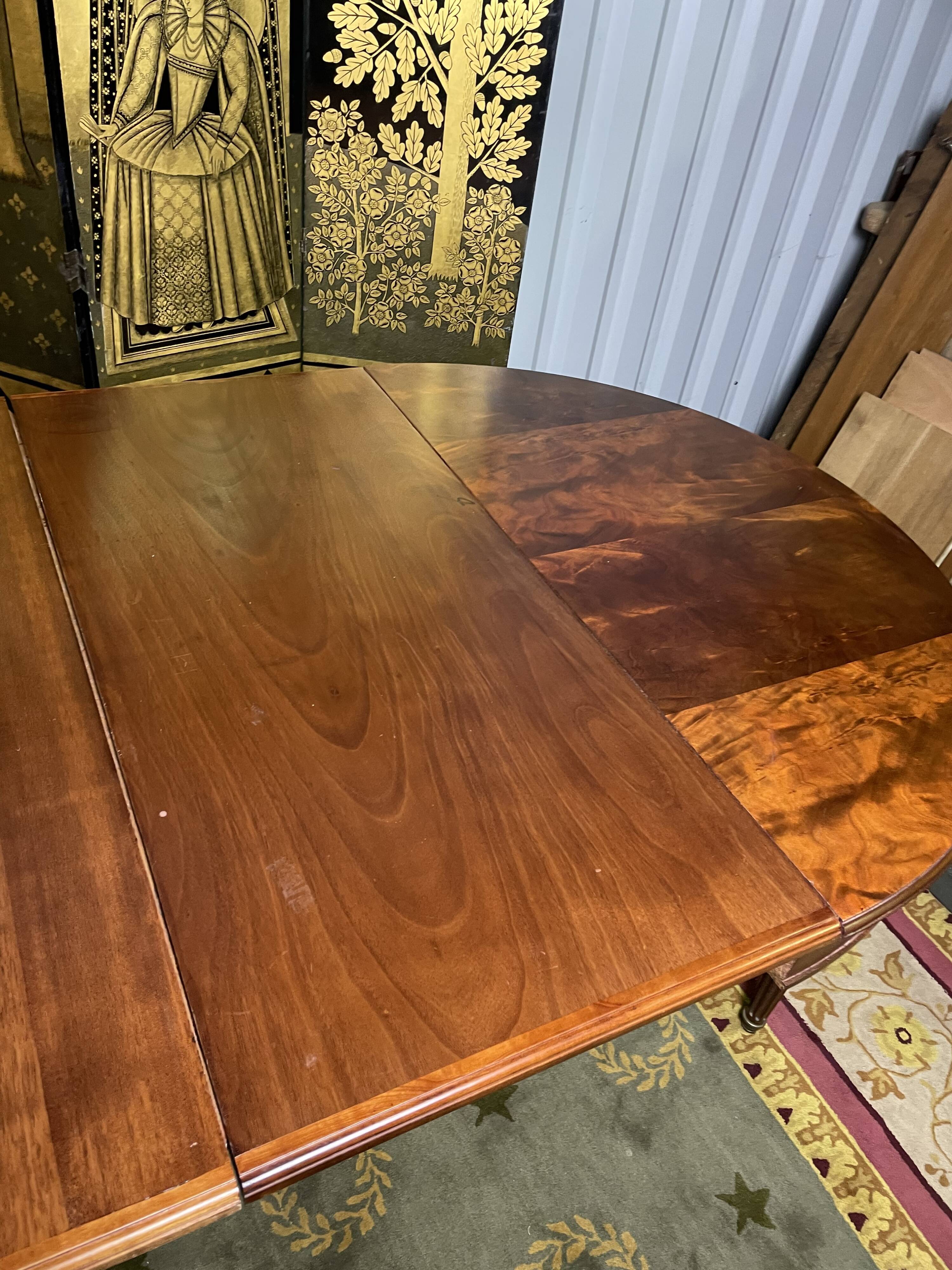 Round dining table Louis XVI style + 4 extensions