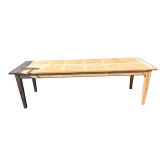 Spindle leg farm table