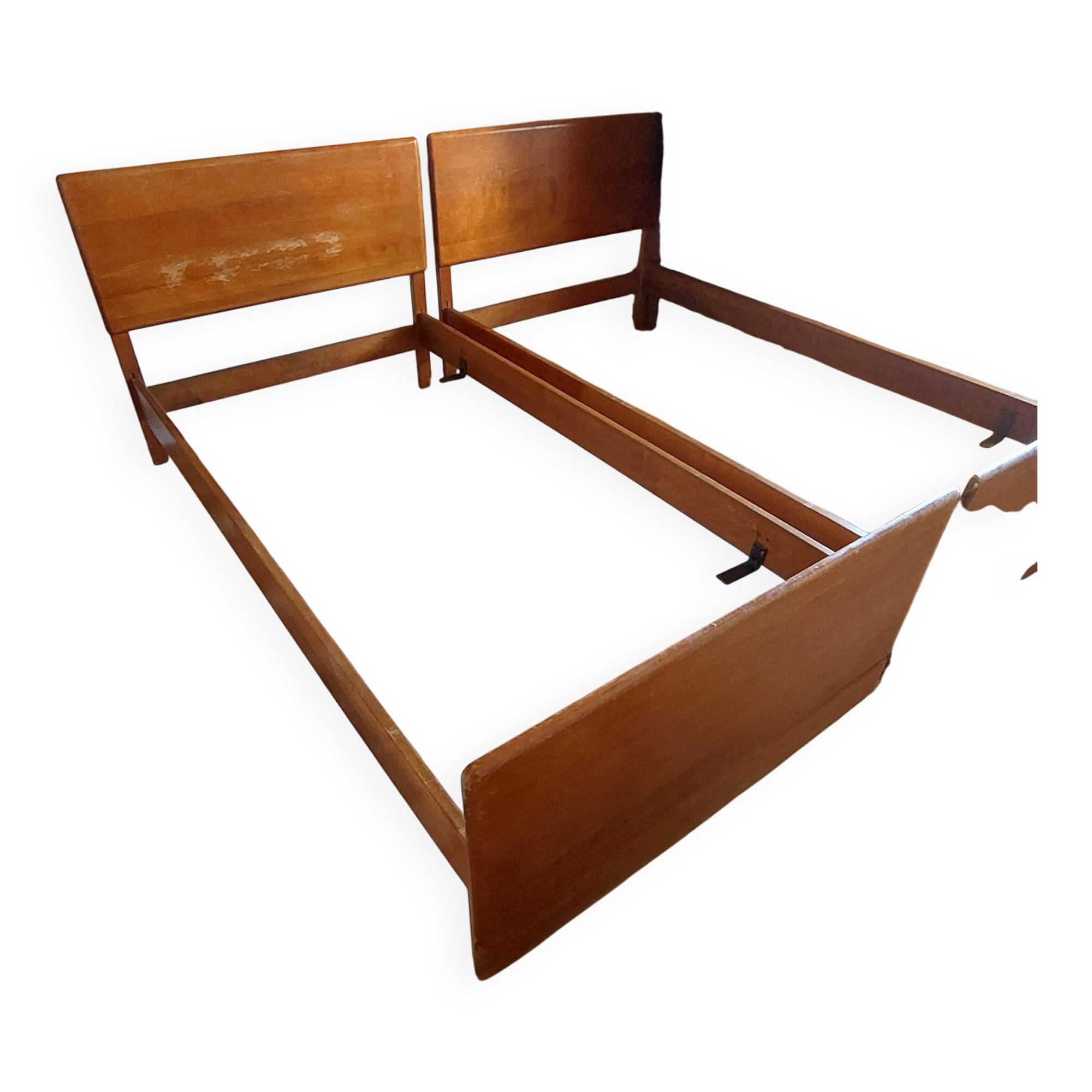 American twin beds in Shaker style from the early 20th century.