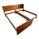 American twin beds in Shaker style from the early 20th century.