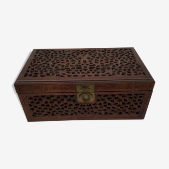 Ancien boîte asiatique en bois sculpté