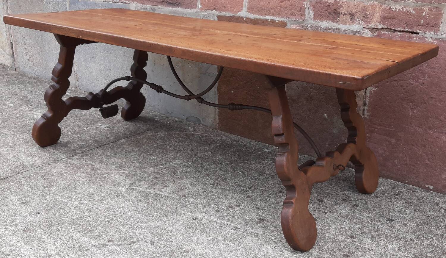 Spanish table with oak lyre legs (19th century)