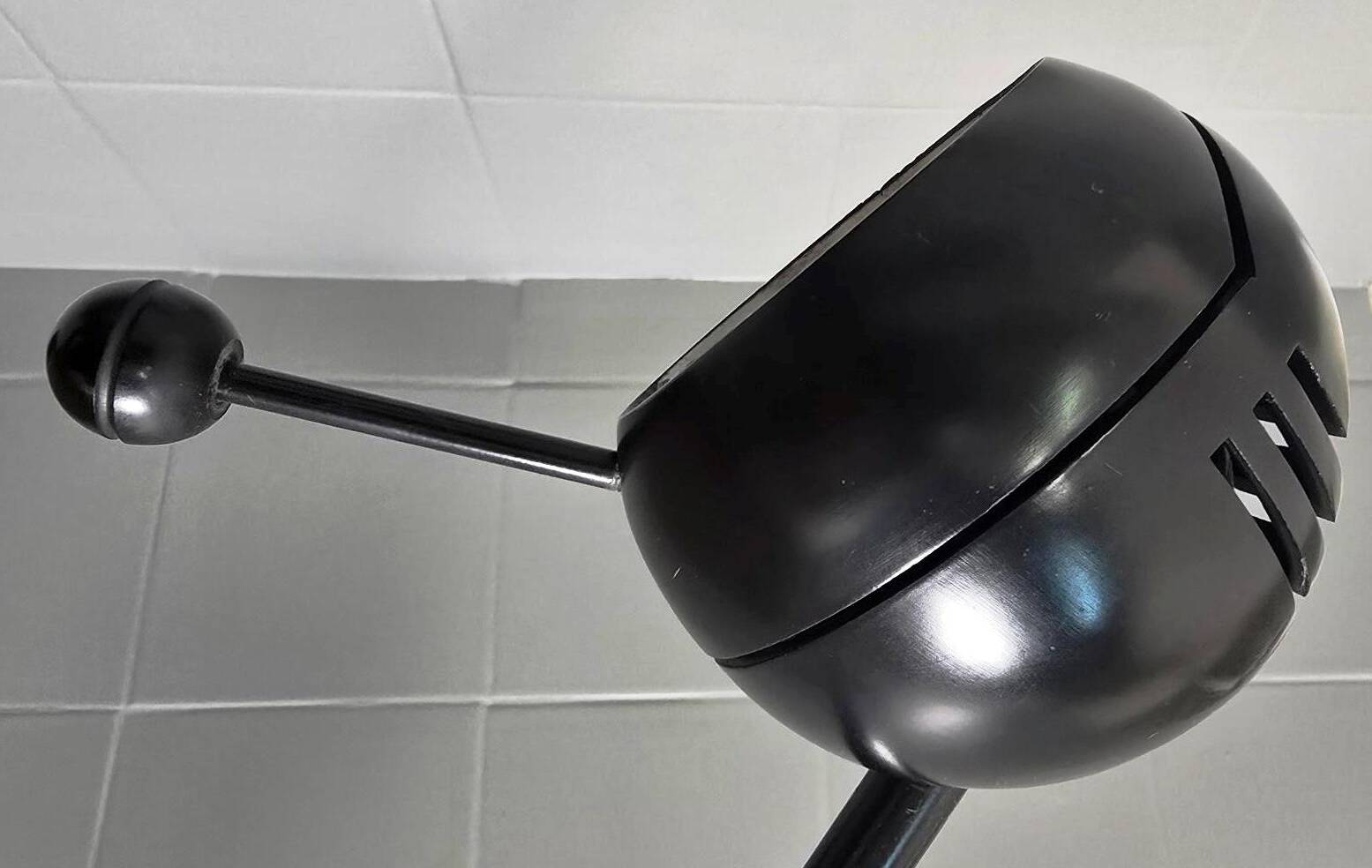 Calder Lamp, Metalarte