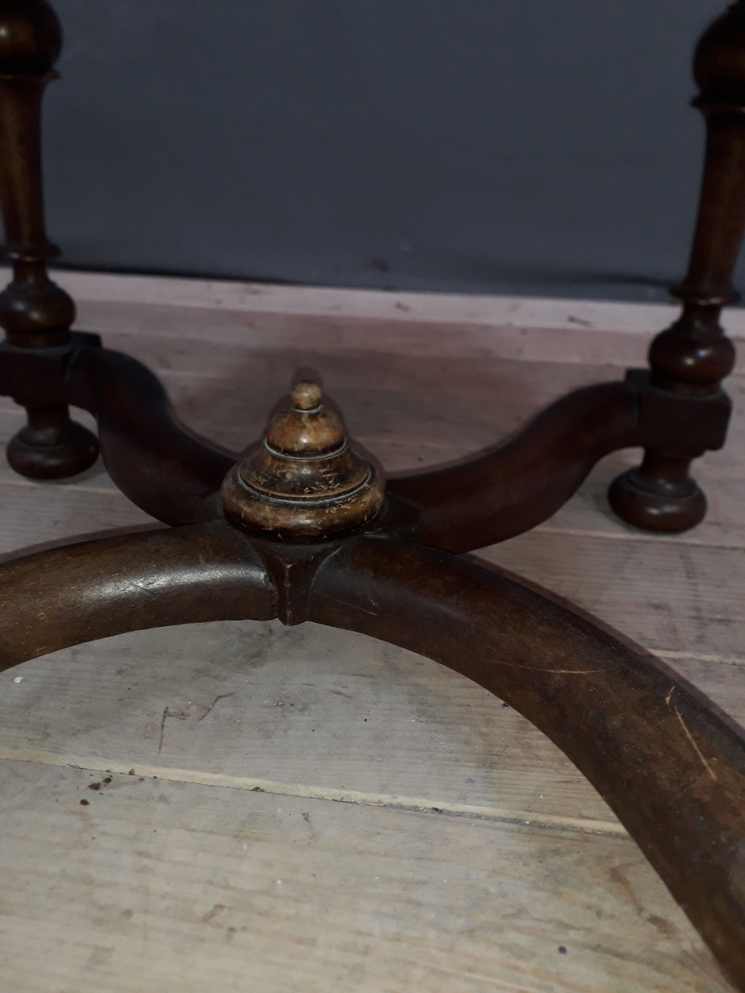 Pouf style Louis XIII