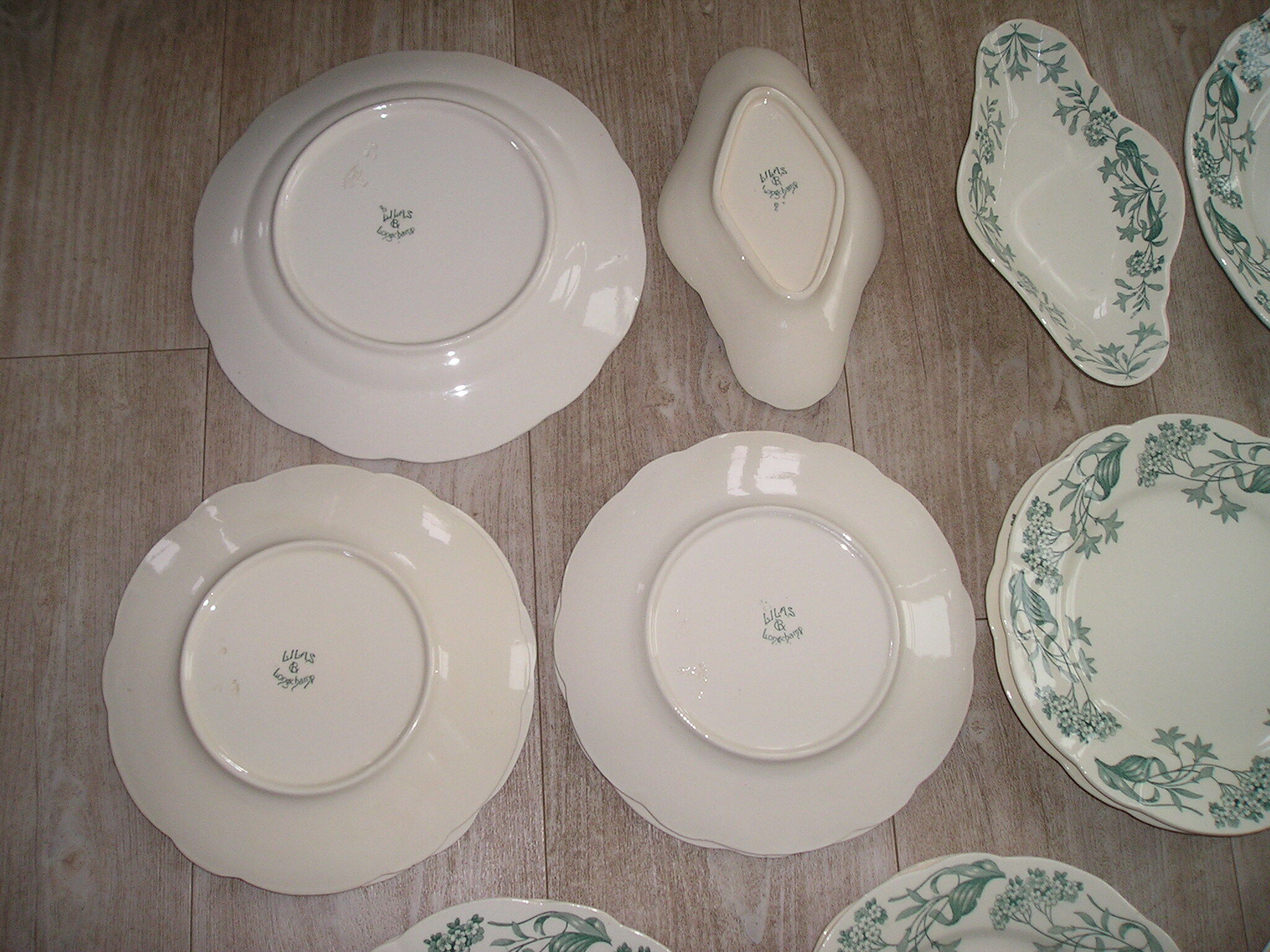 Longchamp's fee-making table service, 18-piece Lilas 1900 model