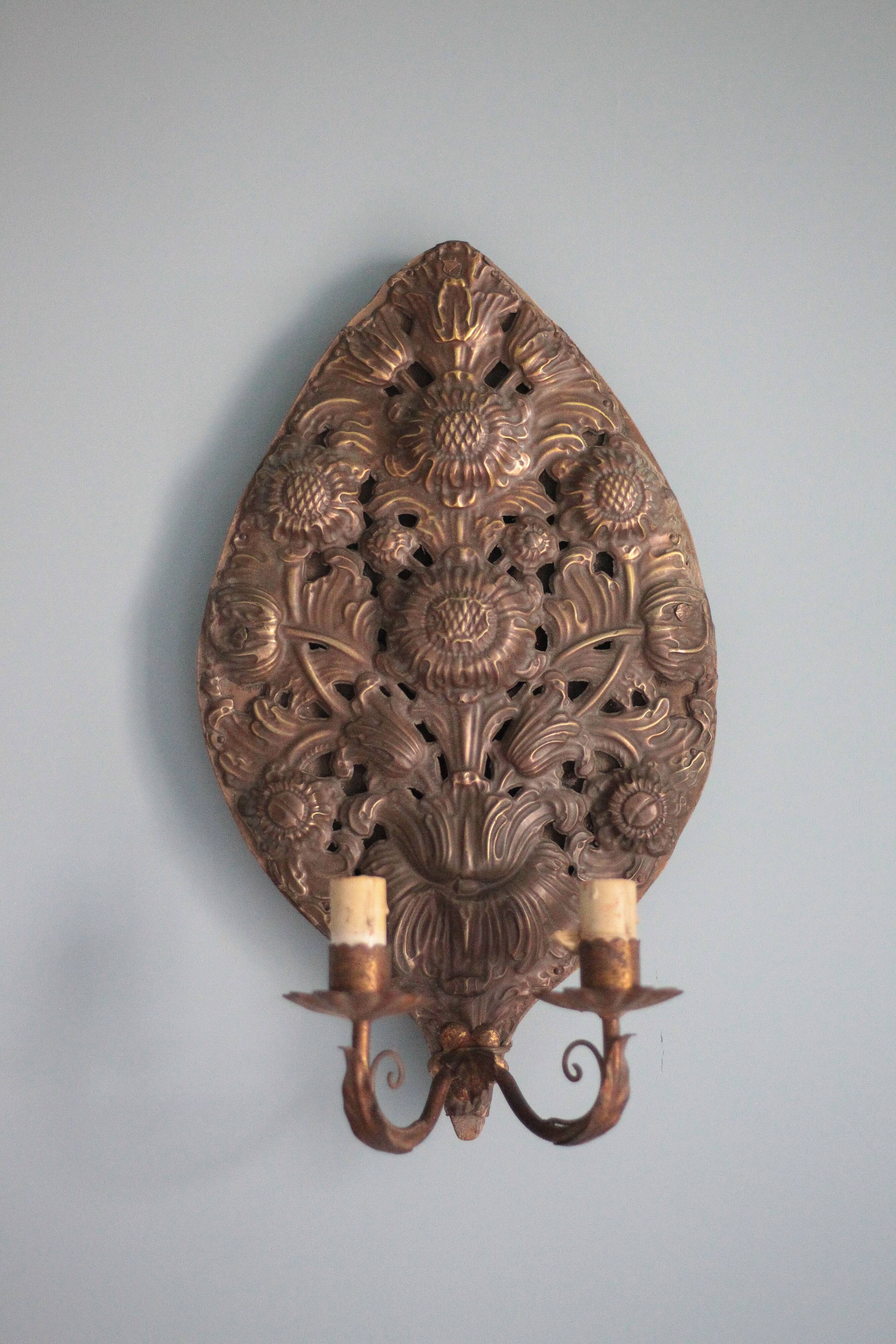 Pair of wall sconces in embossed brass with floral patterns, wall lamp, sconce.