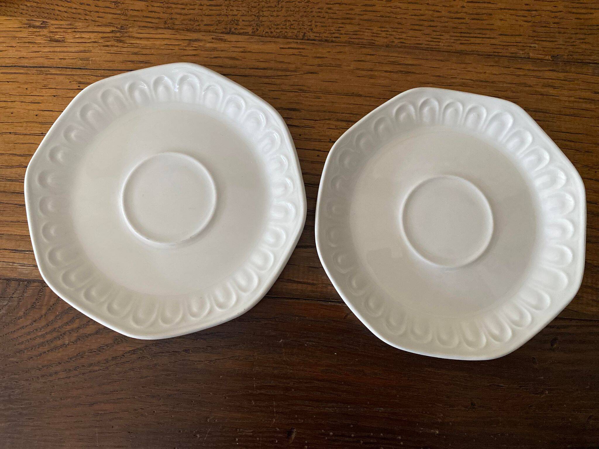 Set of 2 Spanish White Alfar Etrusco Cups and Saucers