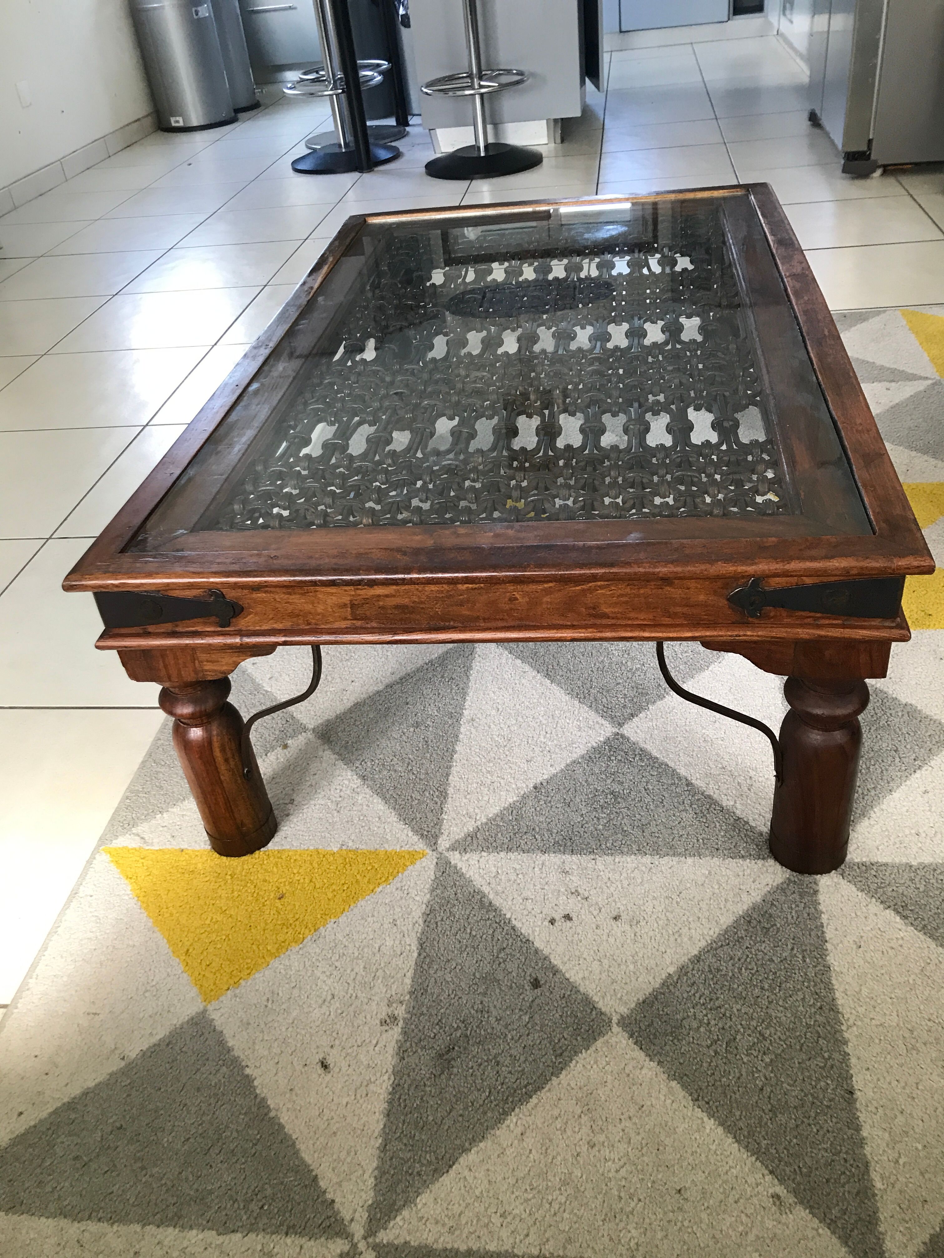 Tray coffee table decorated with a wrought iron trellis from 60-70