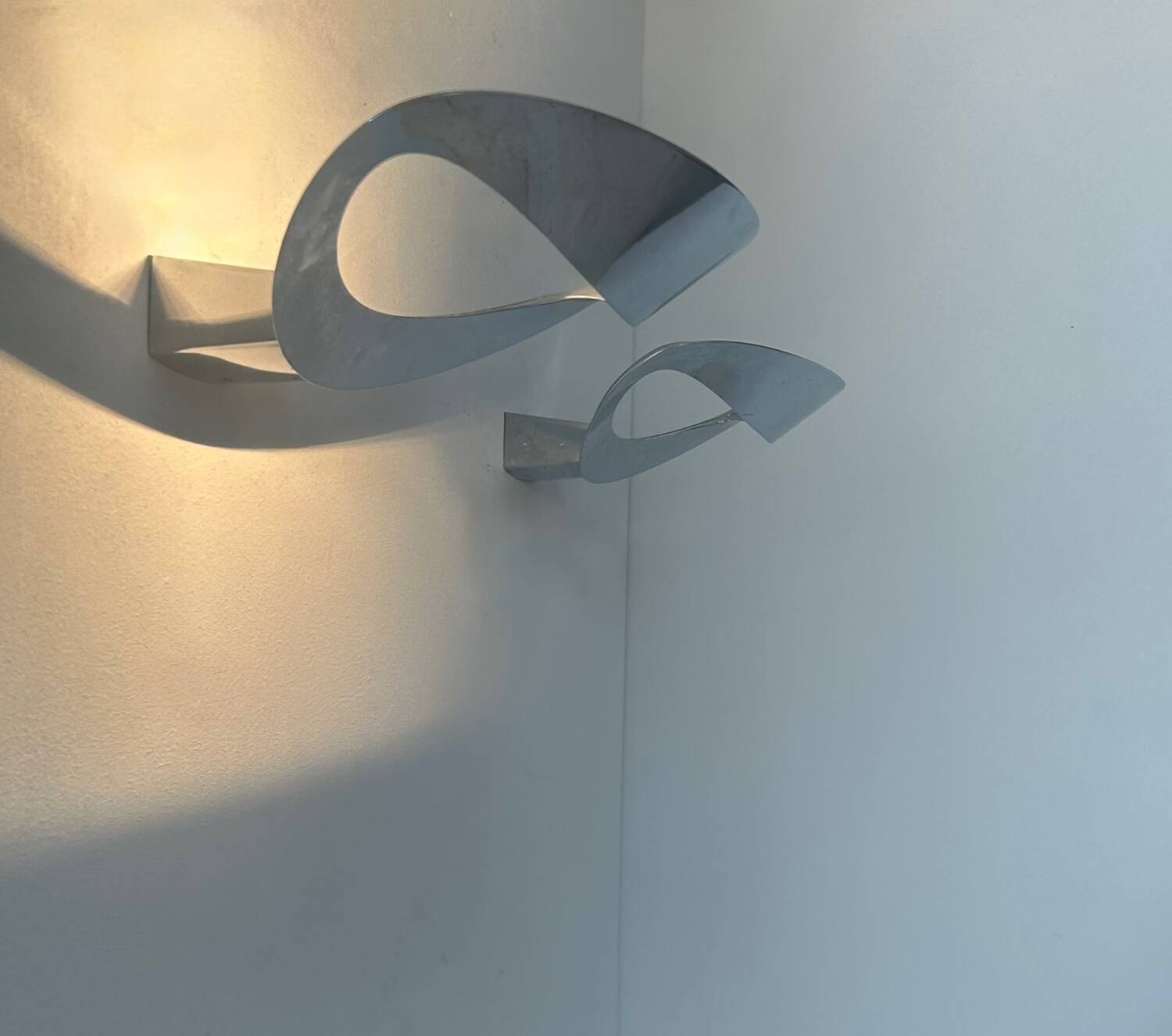 Pair of Mesmeri wall lamps for Artemide, Chrome-plated metal, Italy 1980