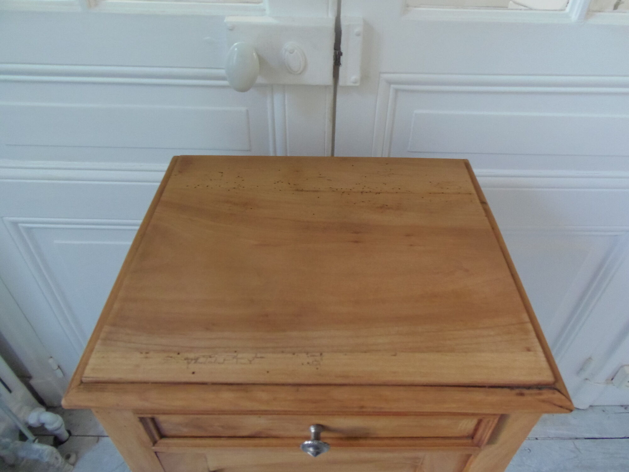 Bedside table of the years 1900