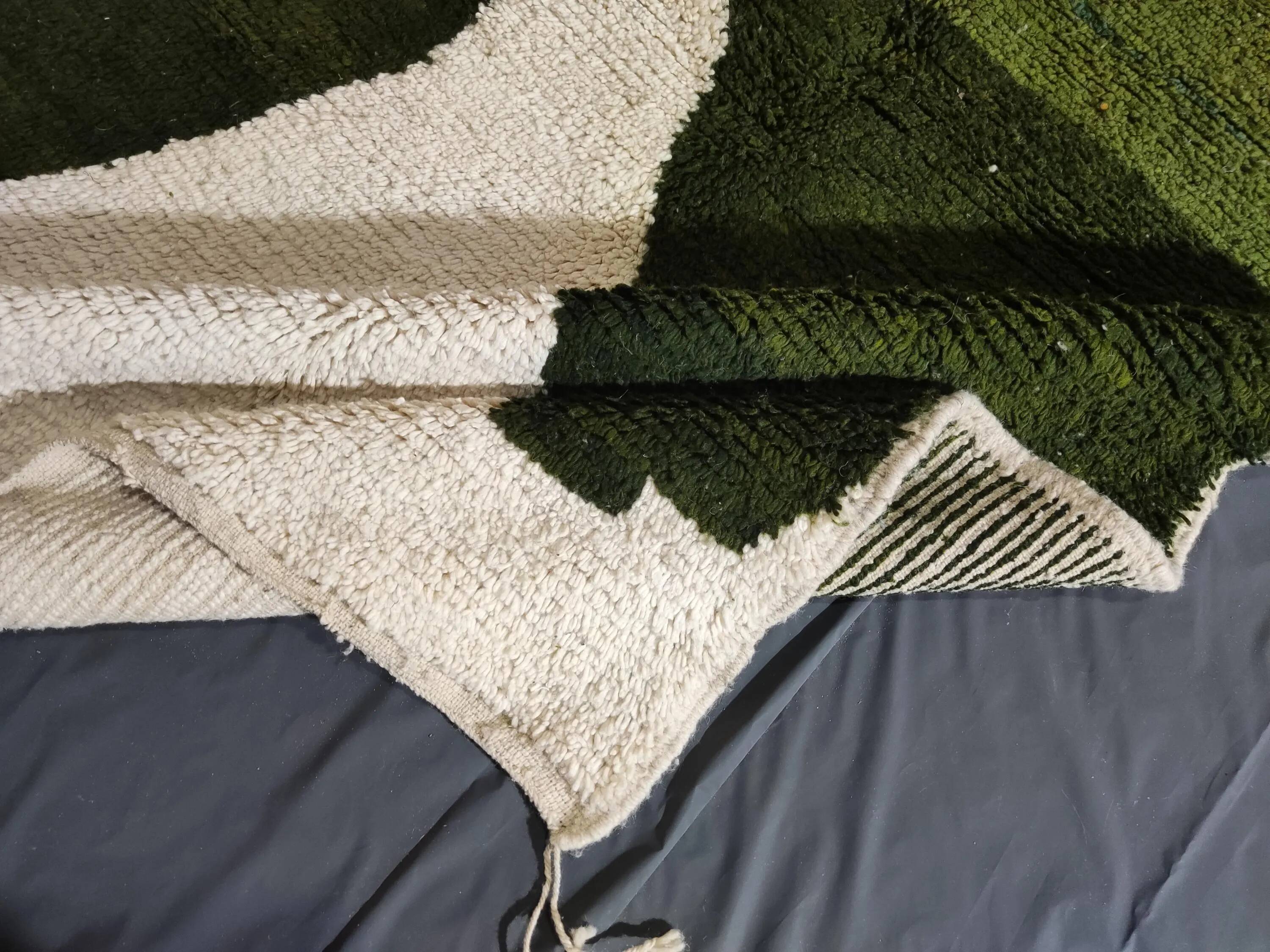 Moroccan rug in pure wool 3 x 2 m