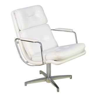 Fauteuil "space age" acier et simili-cuir pivotant France, années 70