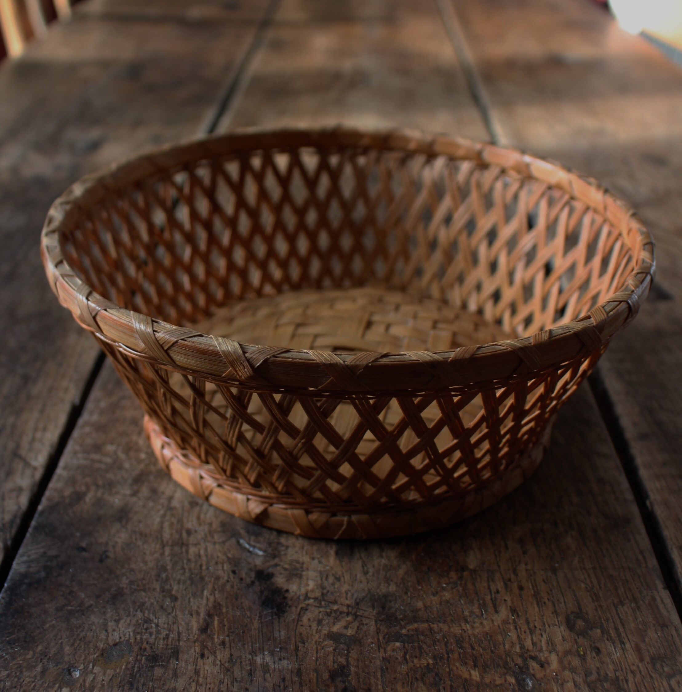 Round basket vintage braided wicker