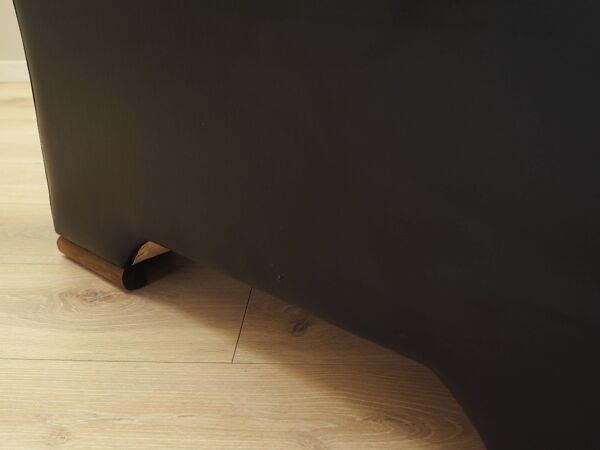 Fauteuil noir, design italien, années 1980, fabrication : Italie