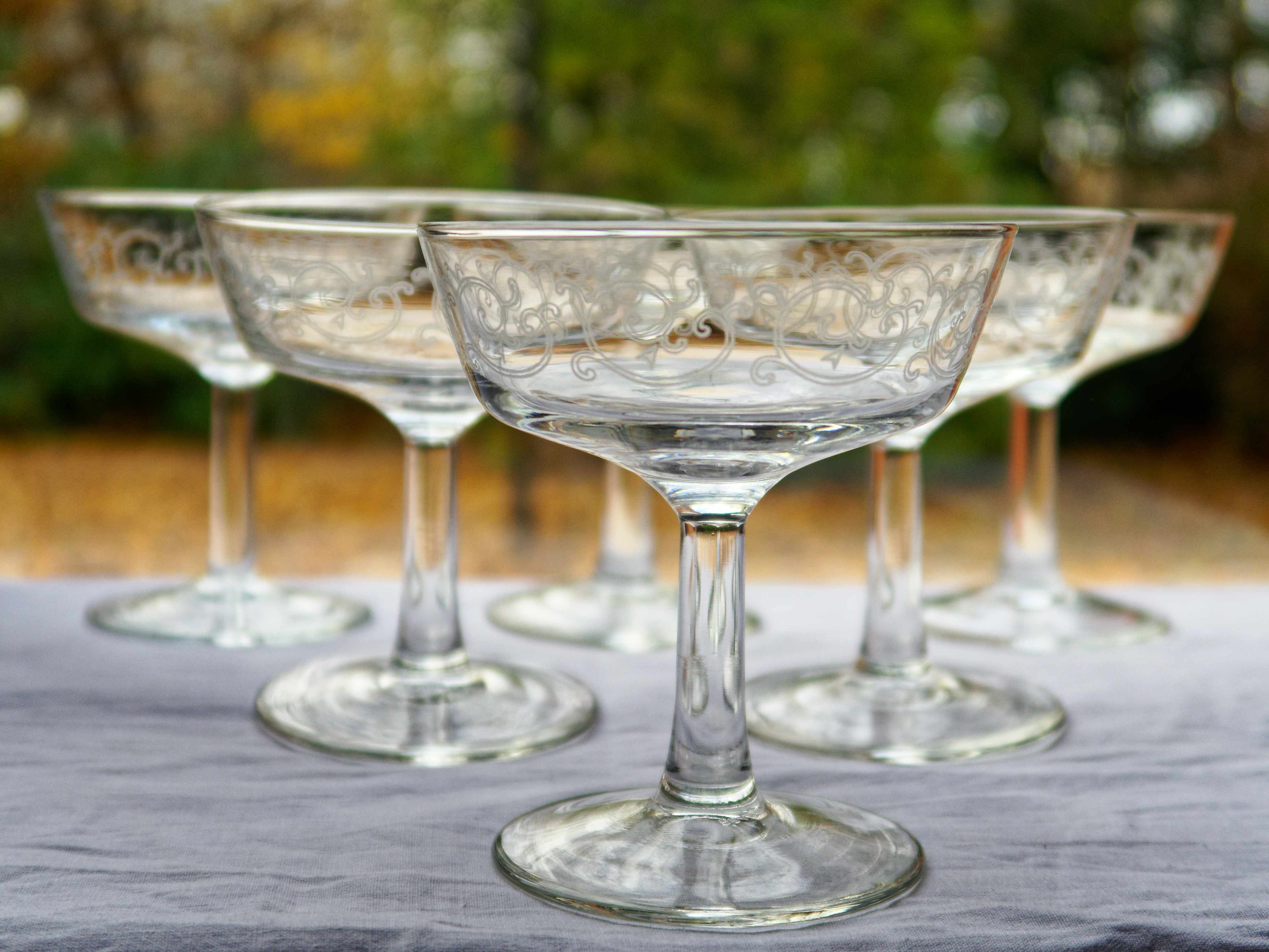 Lot 6 glasses champagne arabesque décor