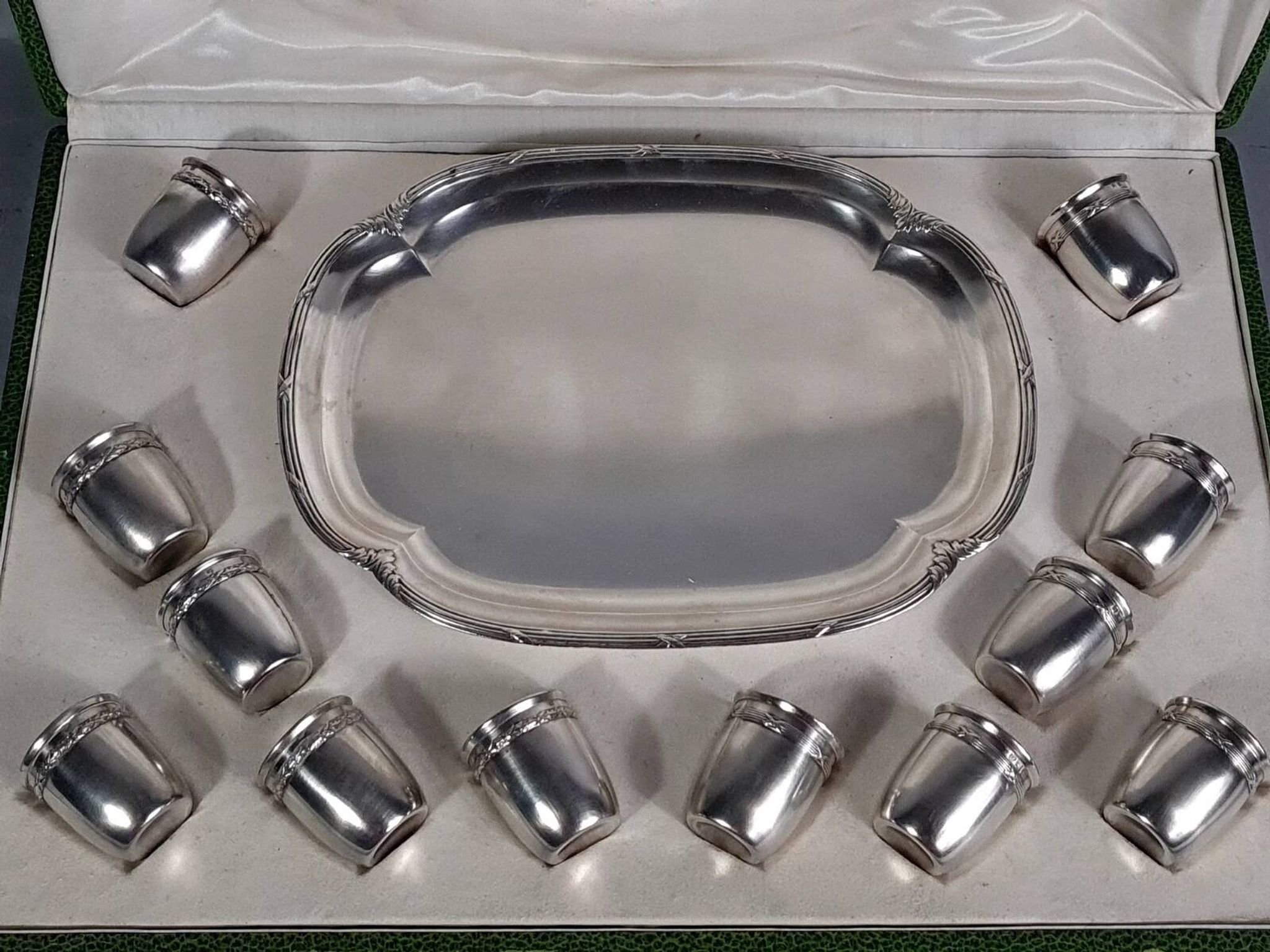 Ancien service à liqueur métal argenté / doré 12 gobelets, plateau + écrin