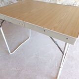 Folding camping table