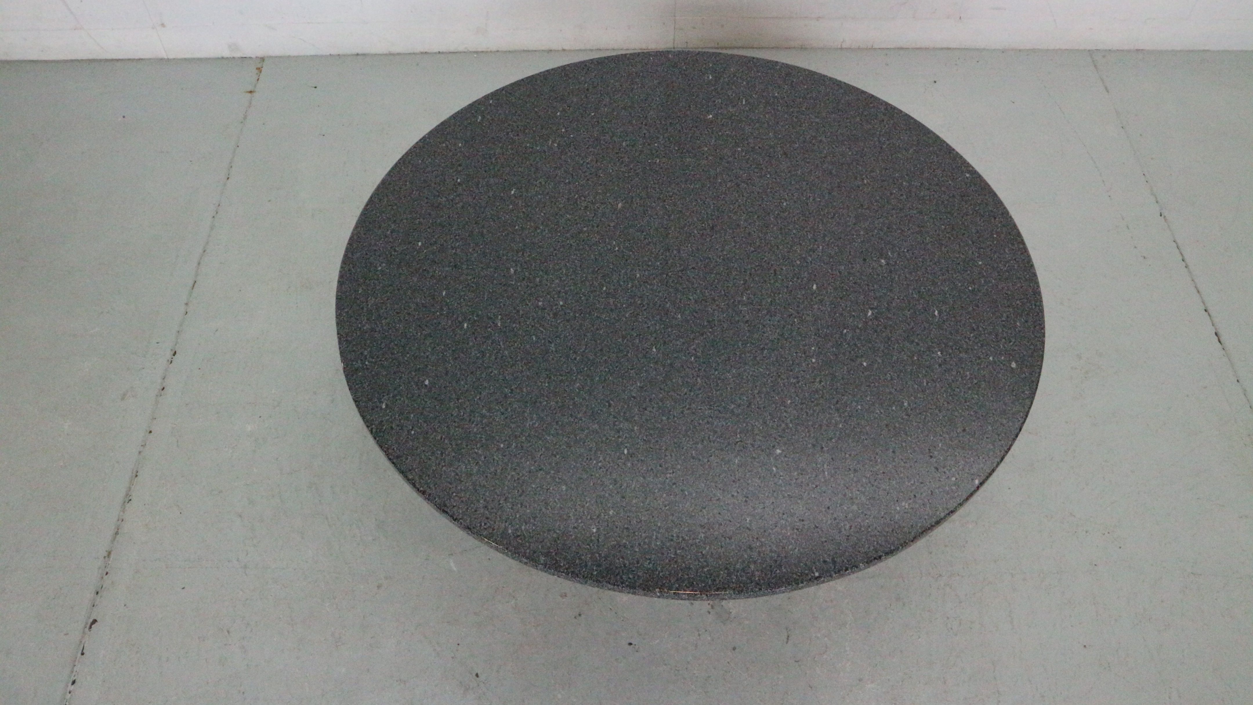 Mid-century  granite stone round coffee table, 1970's italy
