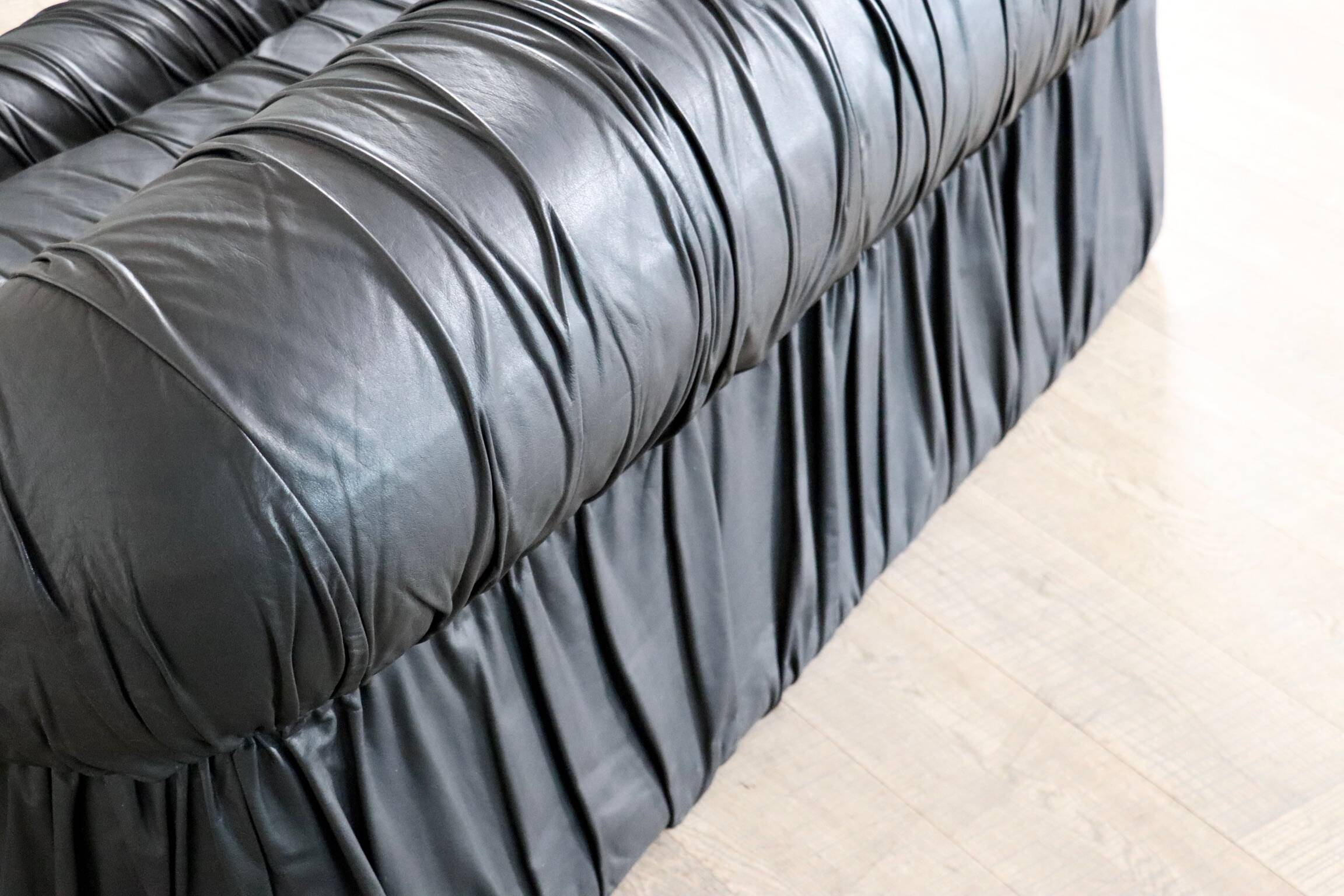 Vintage sofa by De Pas D’Urbino & Lomazzi in black leather for Dall’Oca, 19
