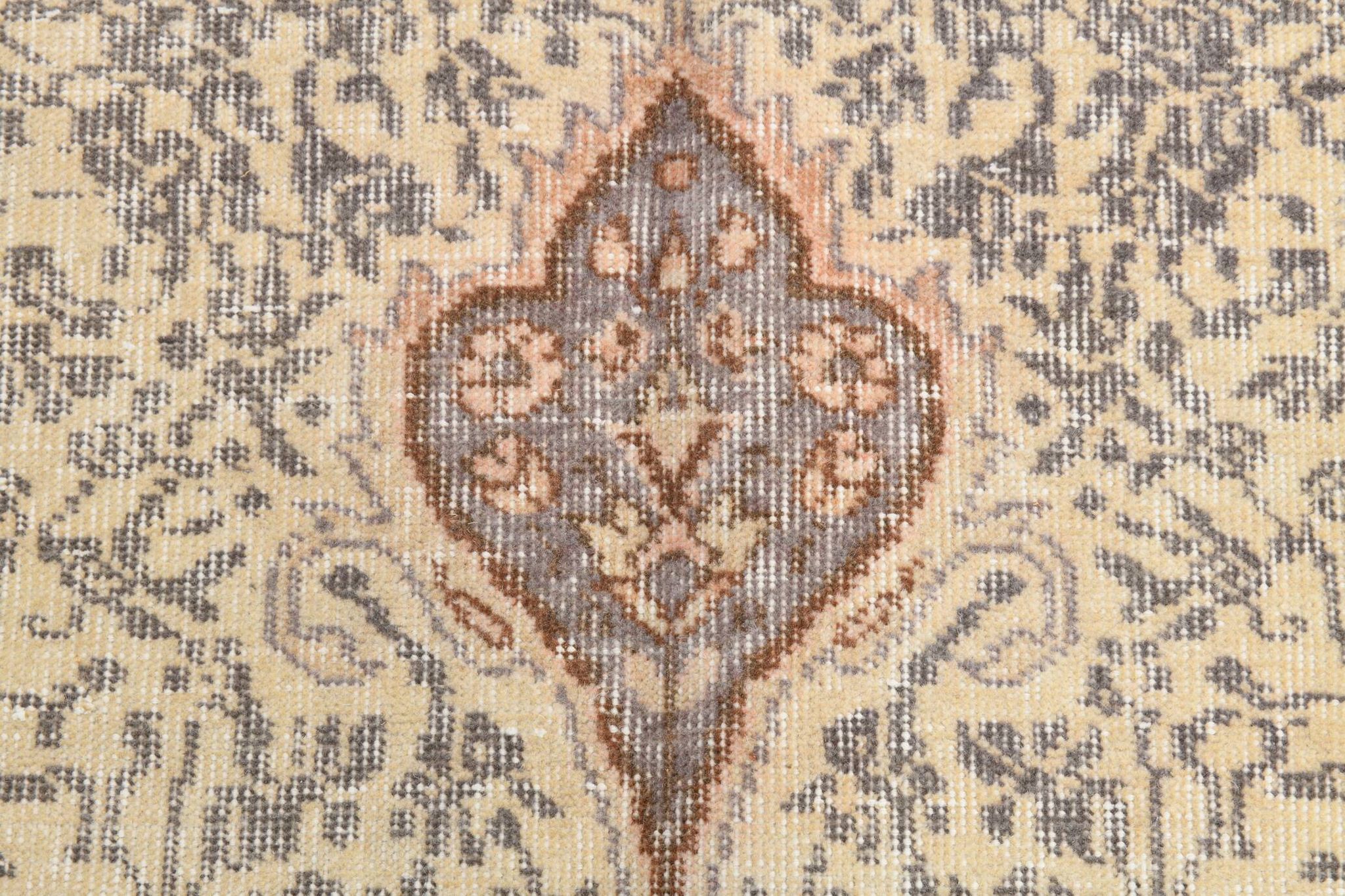 Tapis persan classique à motif oriental, 201 x 311 cm