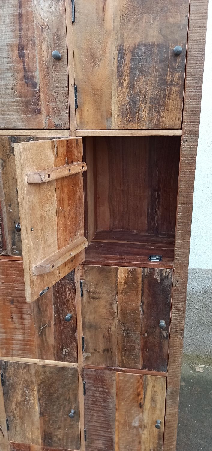 Armoire 8 portes en bois ancien
