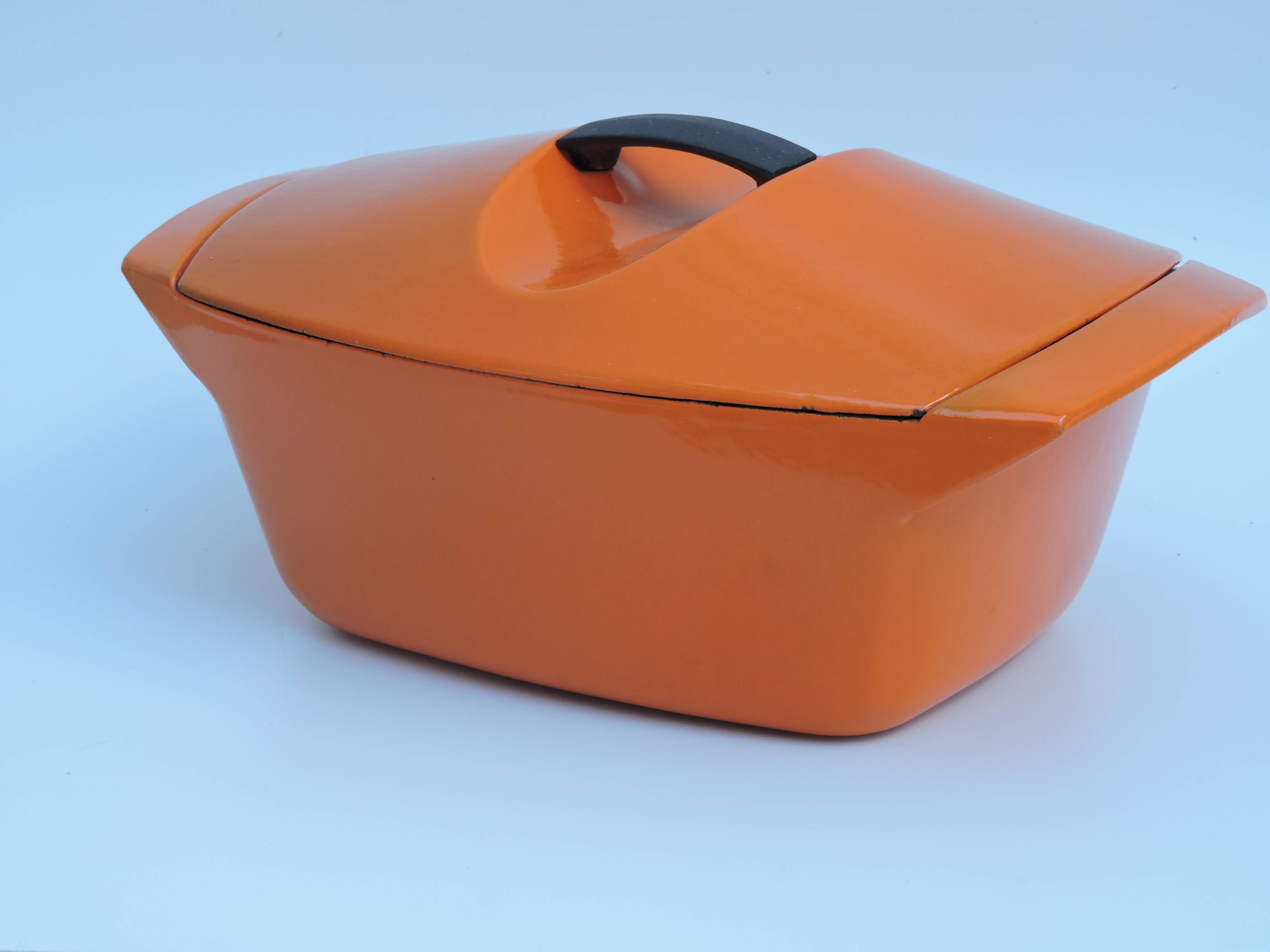 Enamelled cast iron casserole Le Creuset 4L5 designed by Raymond Loewy Vintage