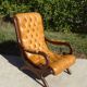 Fauteuils en bois et cuir capitonné, les 2