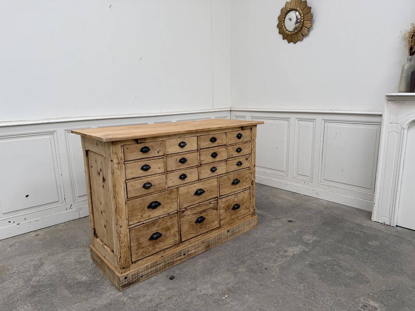 Trade cabinet with 18 drawers from 1900