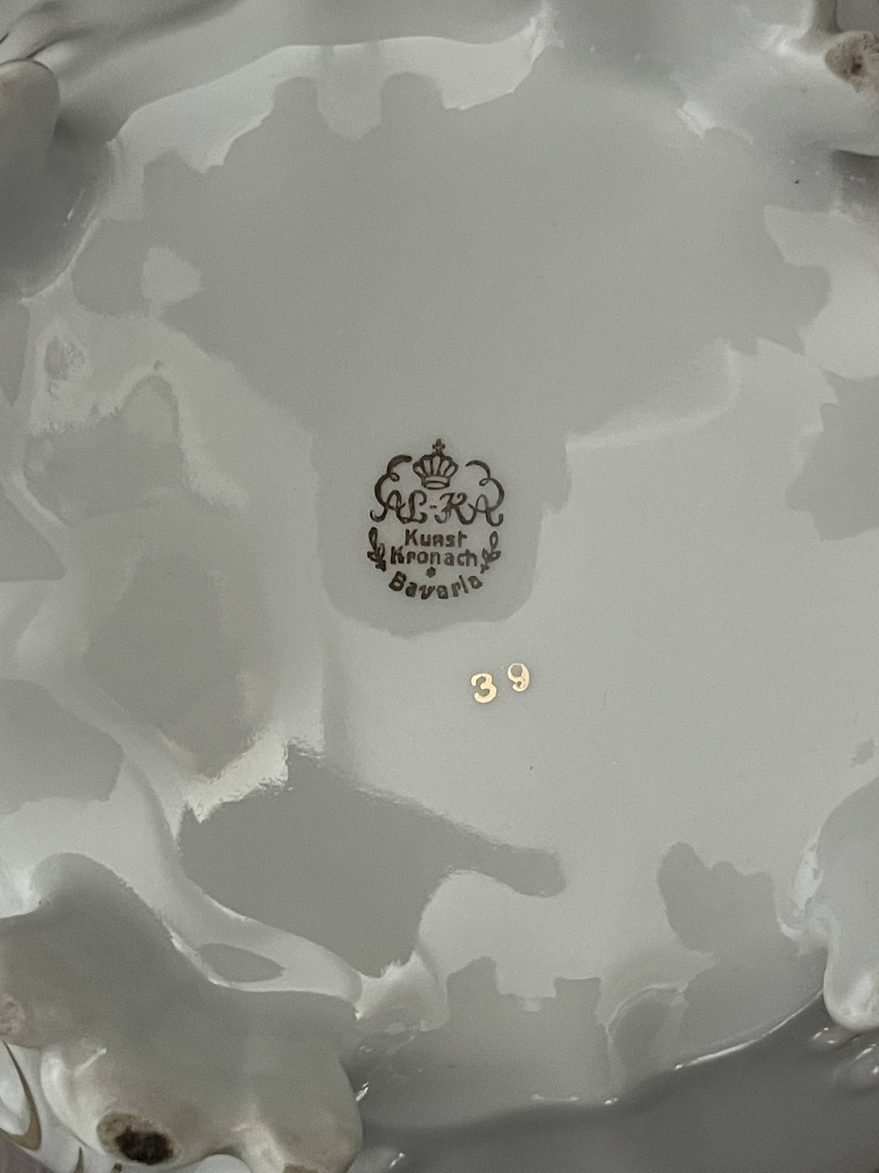 Elegant porcelain soup tureen from Bavaria (Germany), signed AL-KA.