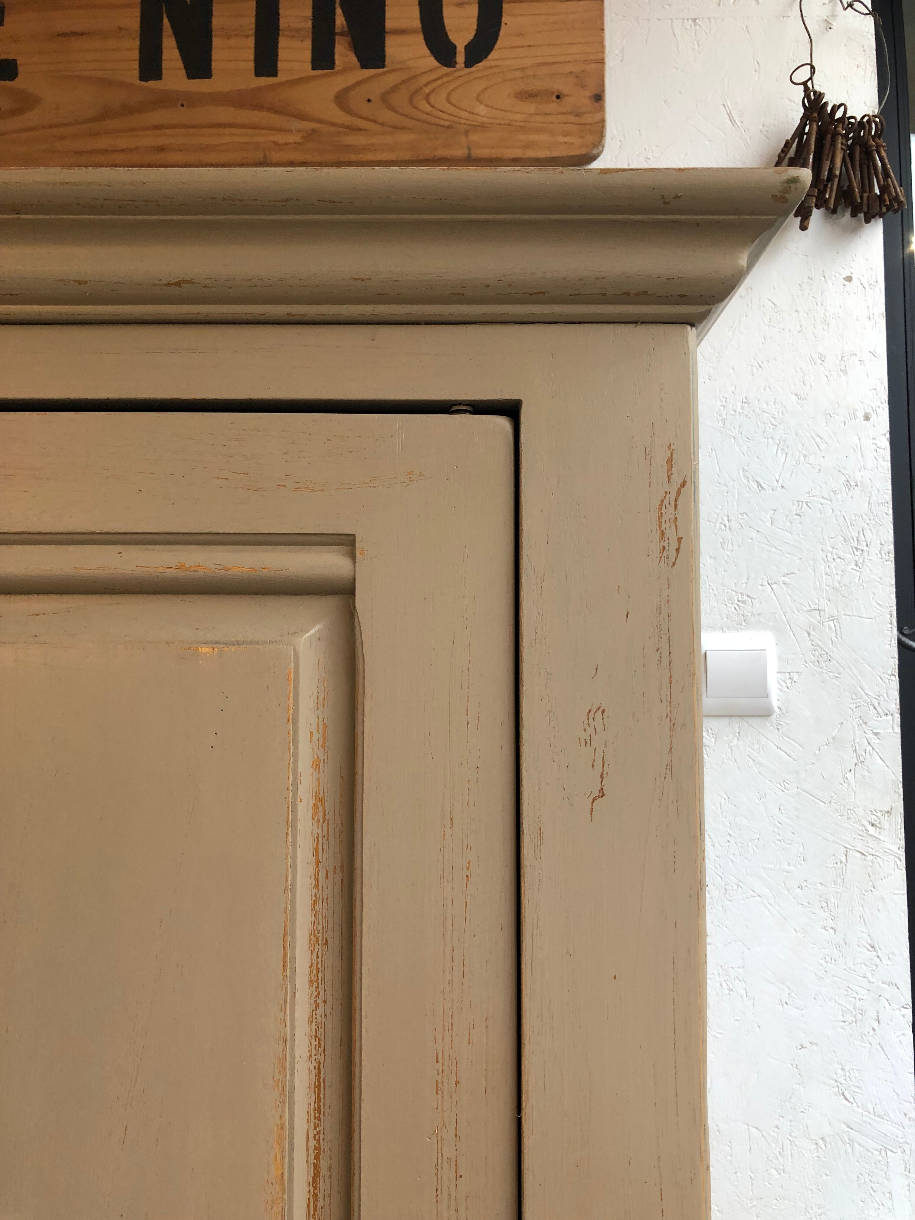 Wardrobe / hosiery maker