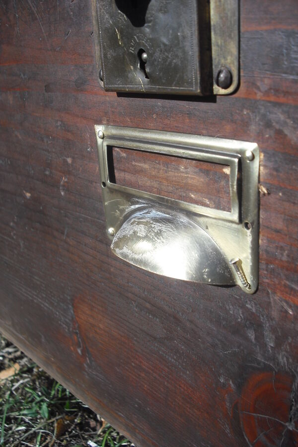 Coffre sur roulettes 19eme