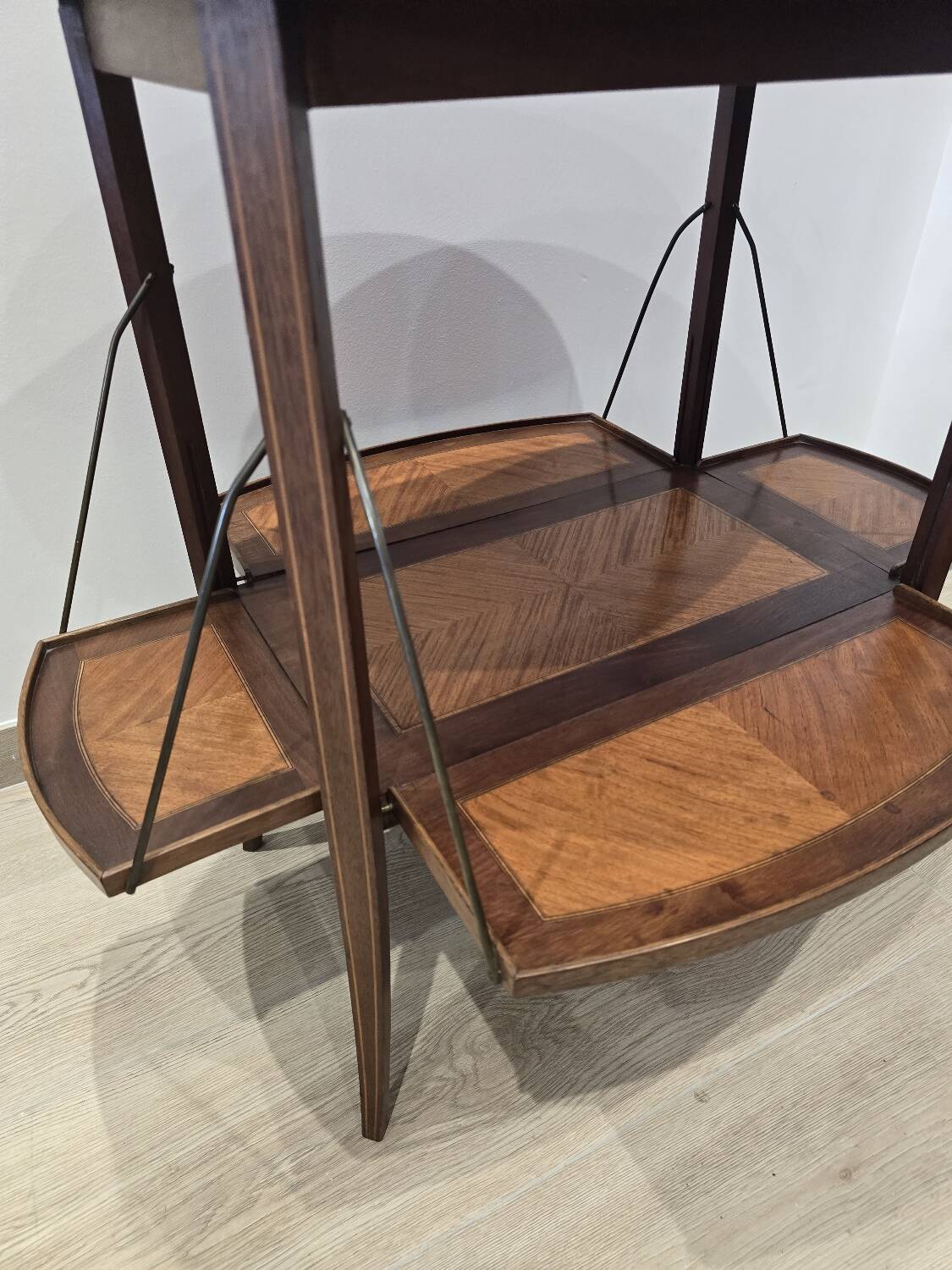 Folding tea table in marquetry wood - removable top