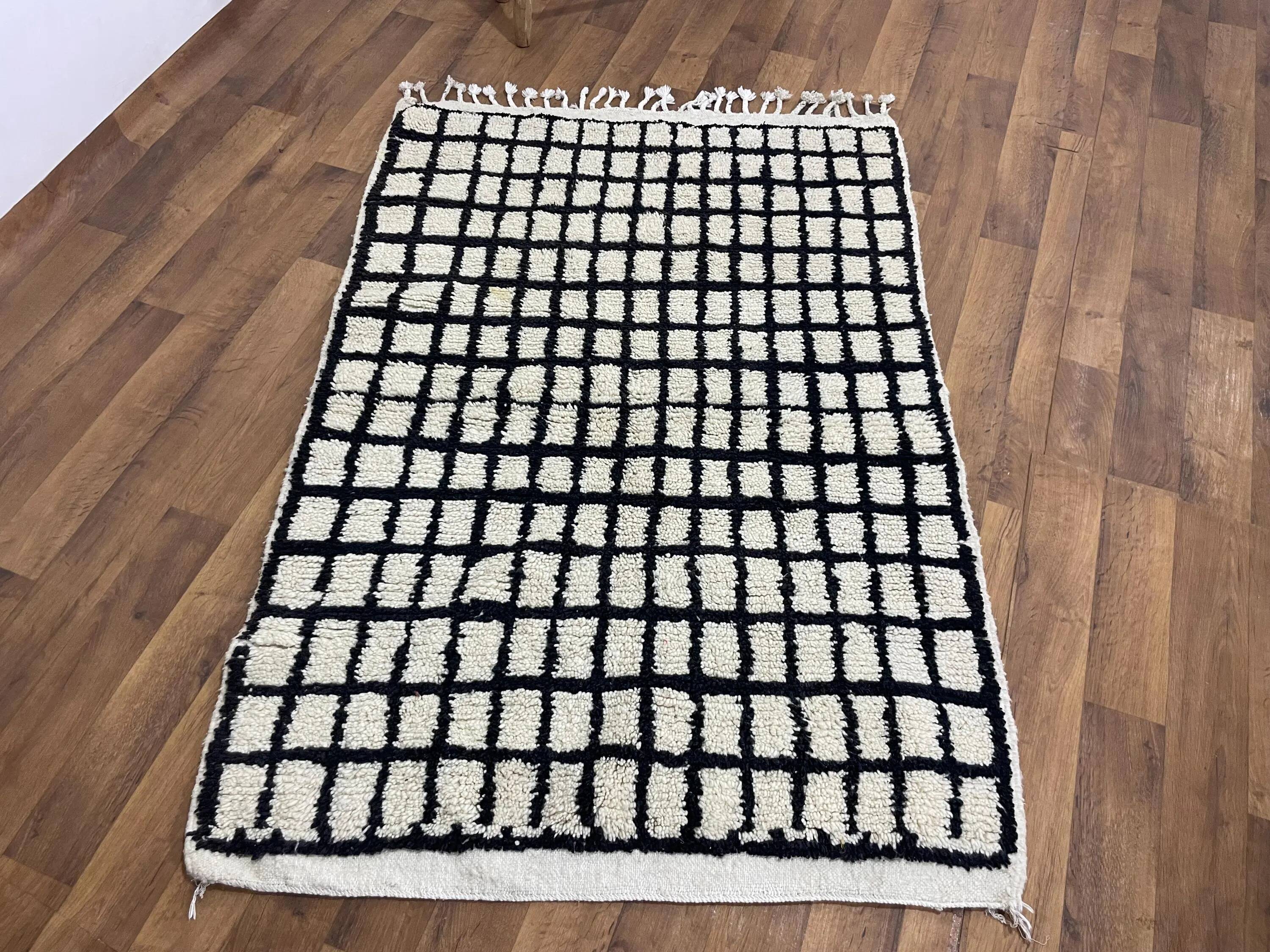 Moroccan rug made of natural wool, handmade, 3x2 m.