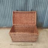 Wicker trunk