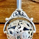 Ancien hochet grelot en argent